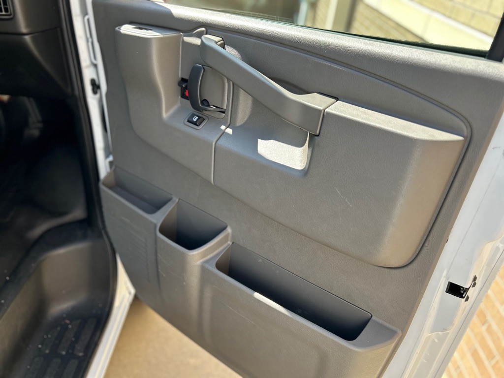 2020 Chevrolet Express Image 21