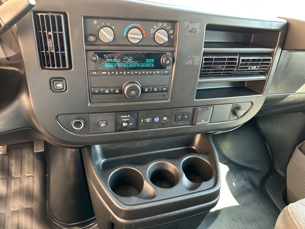 2020 Chevrolet Express Image 25