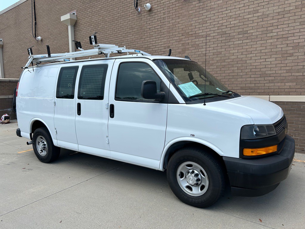 2018 Chevrolet Express Image 3