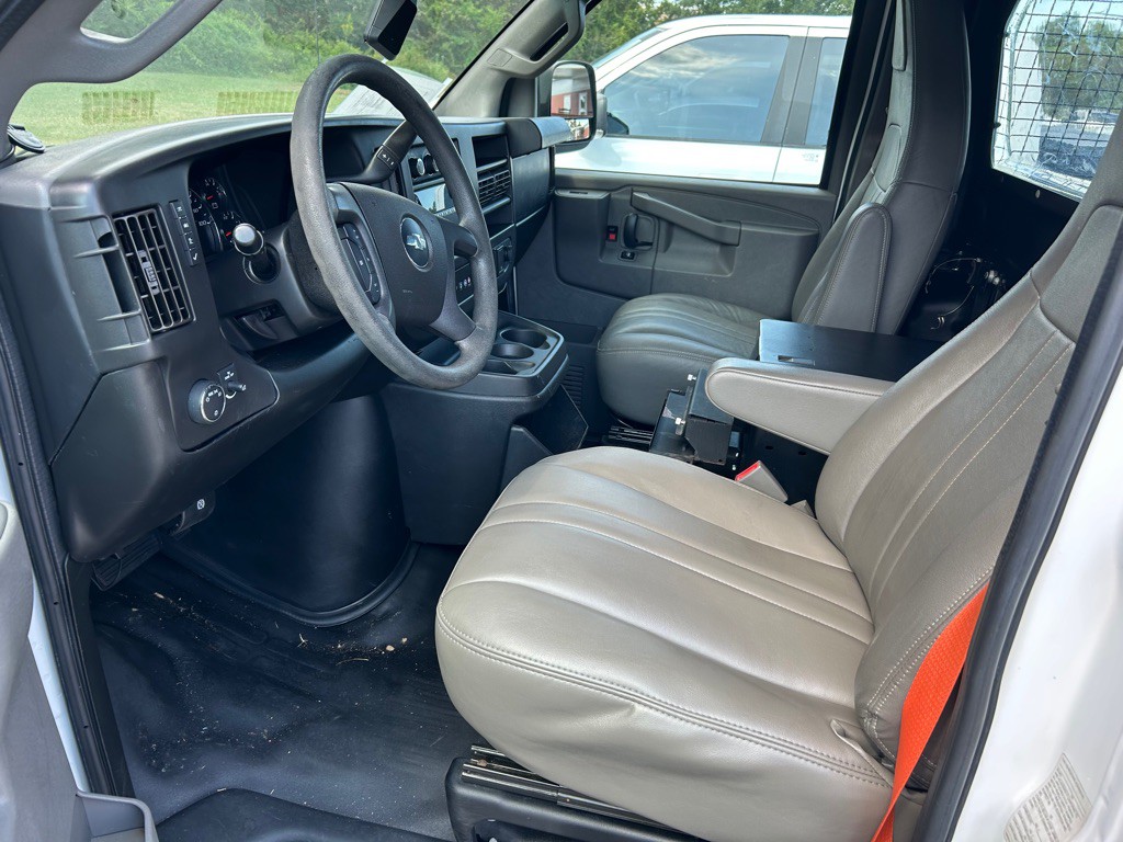 2018 Chevrolet Express Image 12