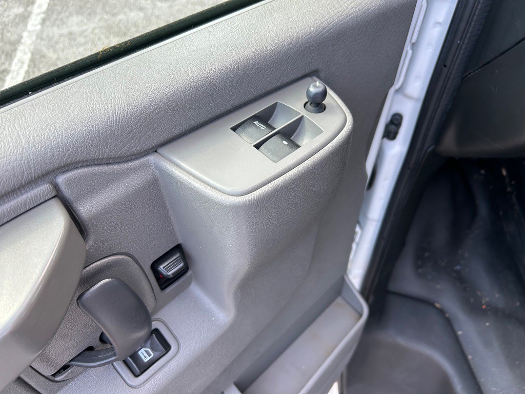 2018 Chevrolet Express Image 13