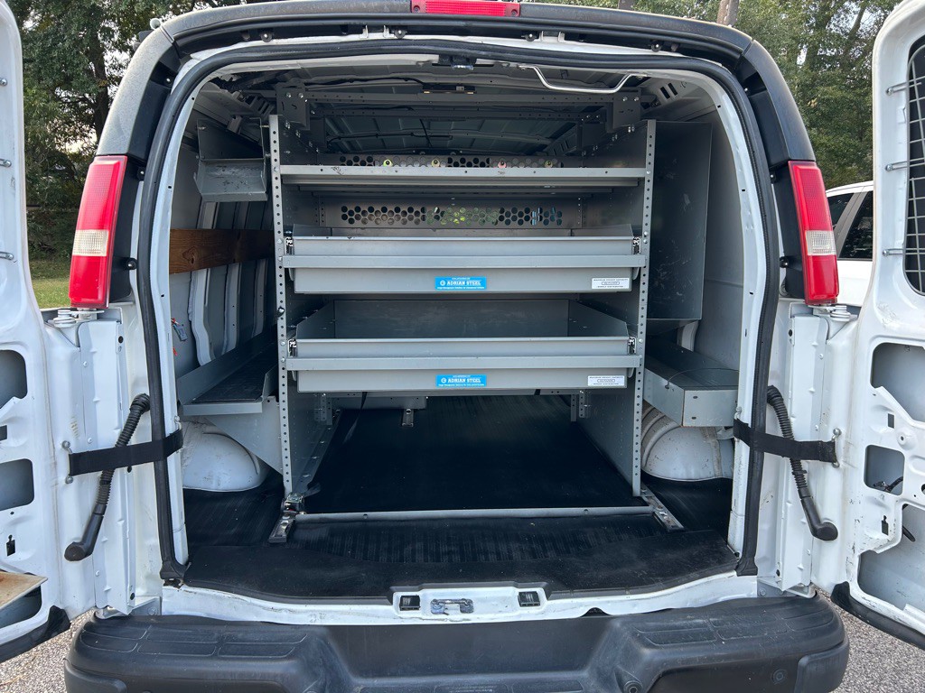 2018 Chevrolet Express Image 17