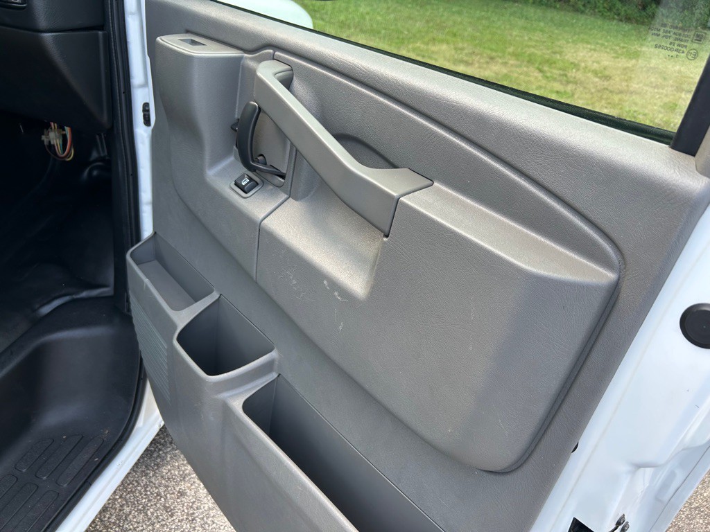 2018 Chevrolet Express Image 21