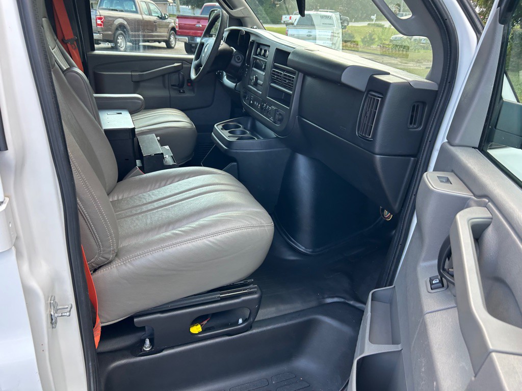 2018 Chevrolet Express Image 22