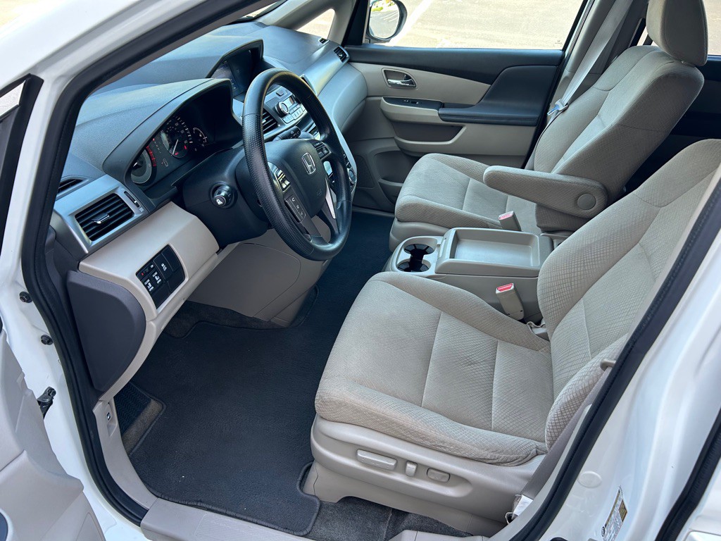 2016 Honda Odyssey Image 10
