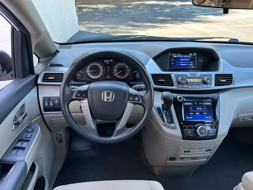 2016 Honda Odyssey Image 12