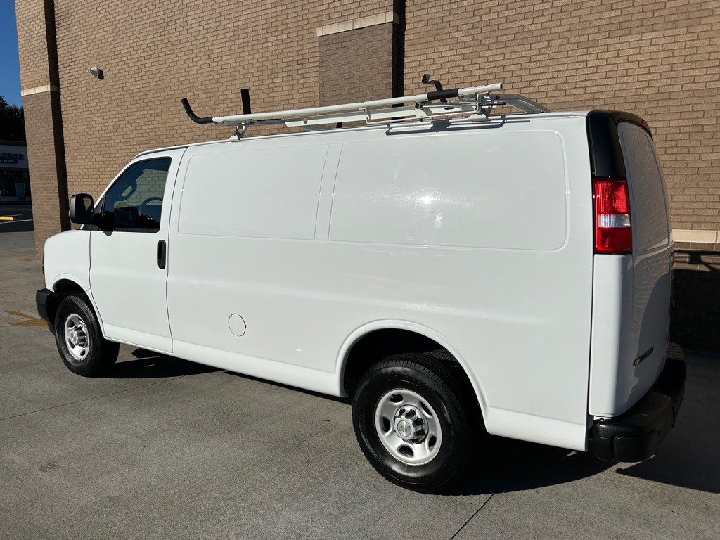 2022 Chevrolet Express Image 5