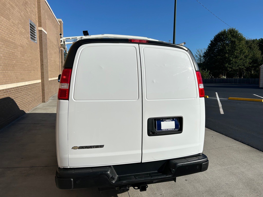 2022 Chevrolet Express Image 6