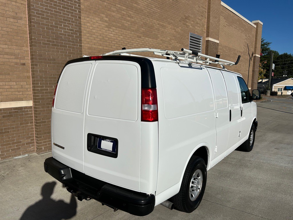 2022 Chevrolet Express Image 7