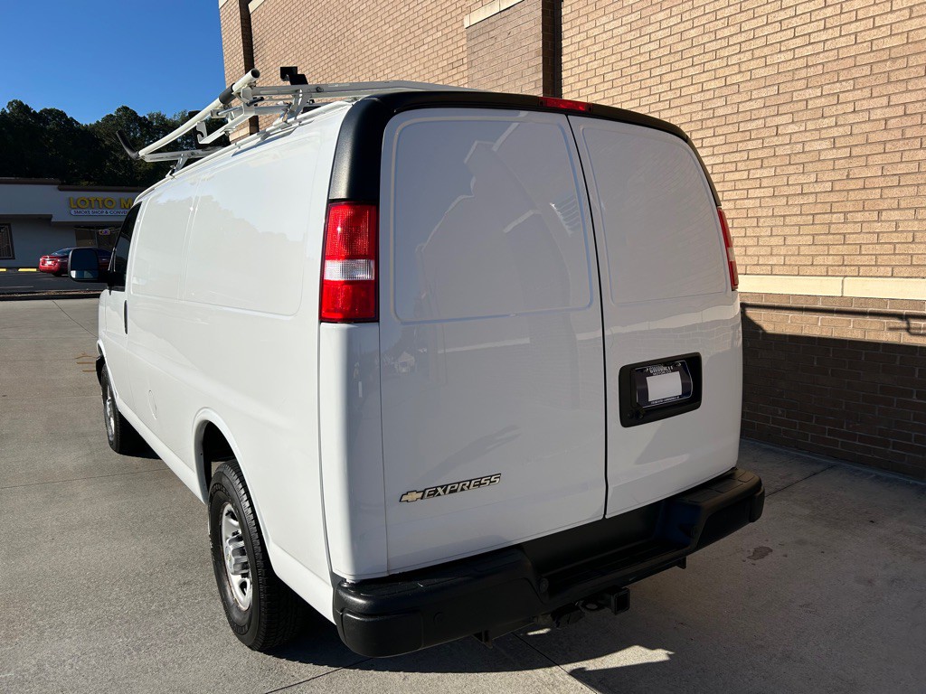 2022 Chevrolet Express Image 9