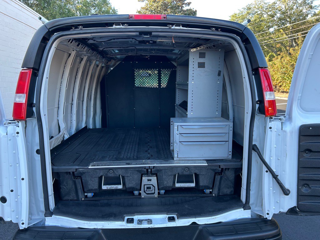 2022 Chevrolet Express Image 10