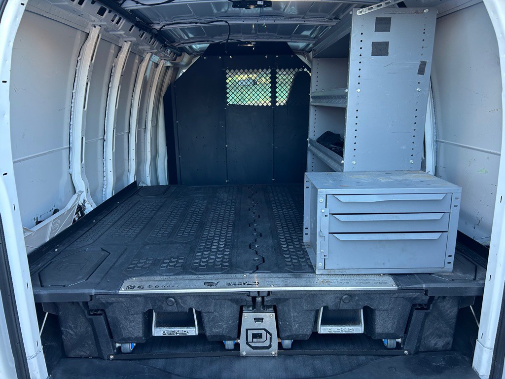 2022 Chevrolet Express Image 12