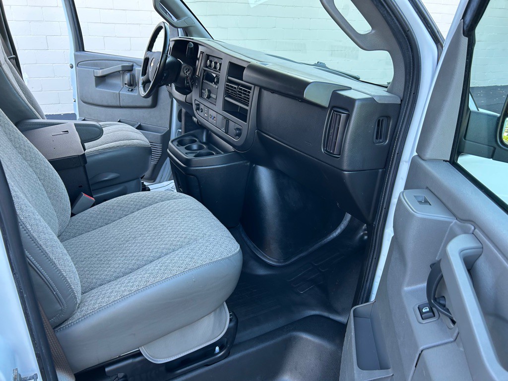 2022 Chevrolet Express Image 16