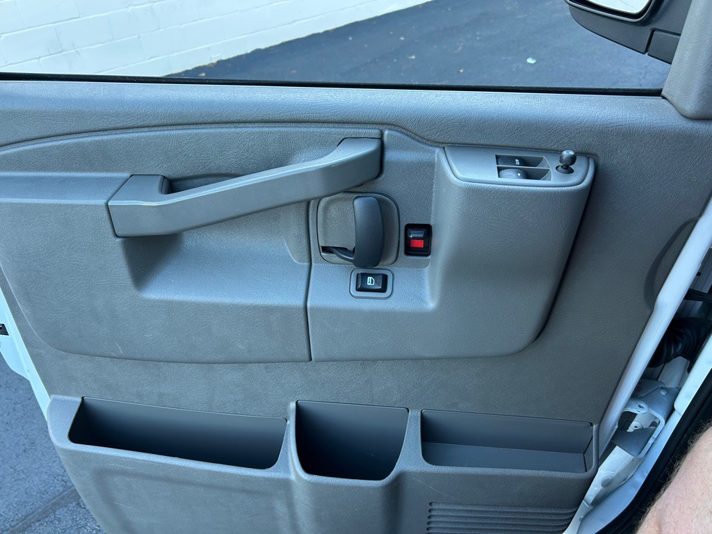 2022 Chevrolet Express Image 17