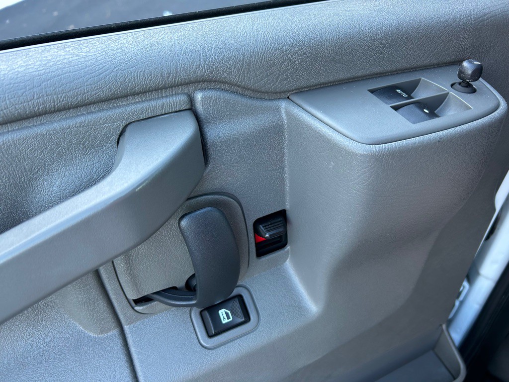 2022 Chevrolet Express Image 18