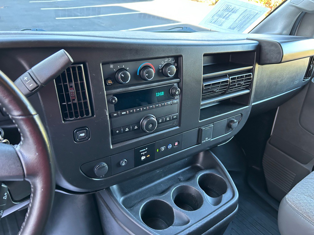 2022 Chevrolet Express Image 19
