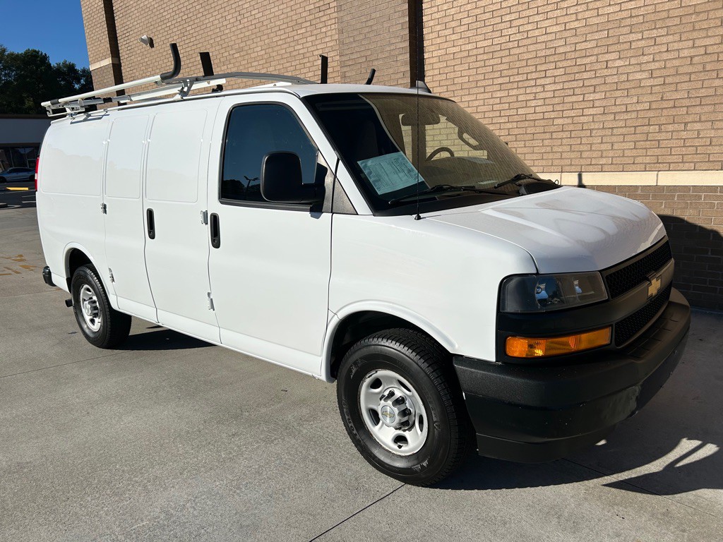 2022 Chevrolet Express Image 21