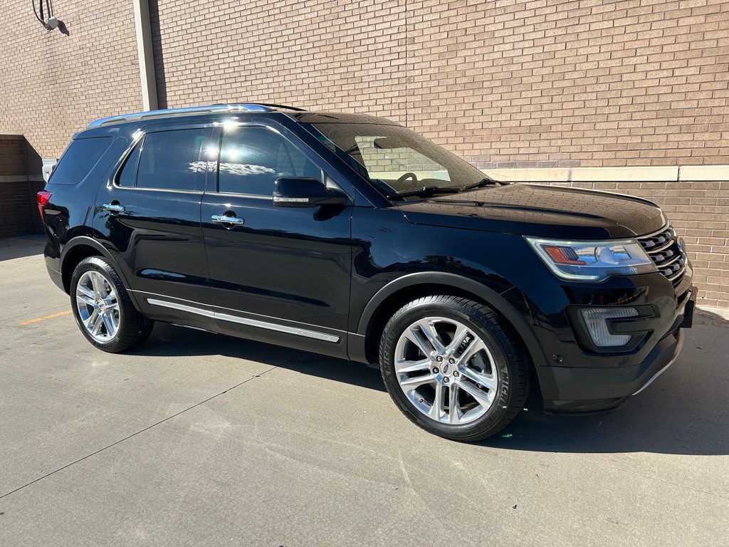 2016 Ford Explorer Image 1