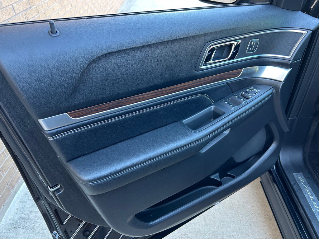 2016 Ford Explorer Image 16