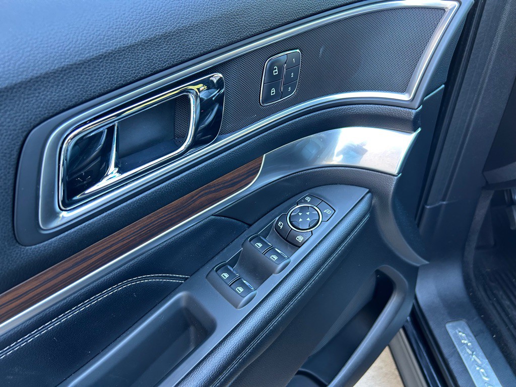 2016 Ford Explorer Image 17