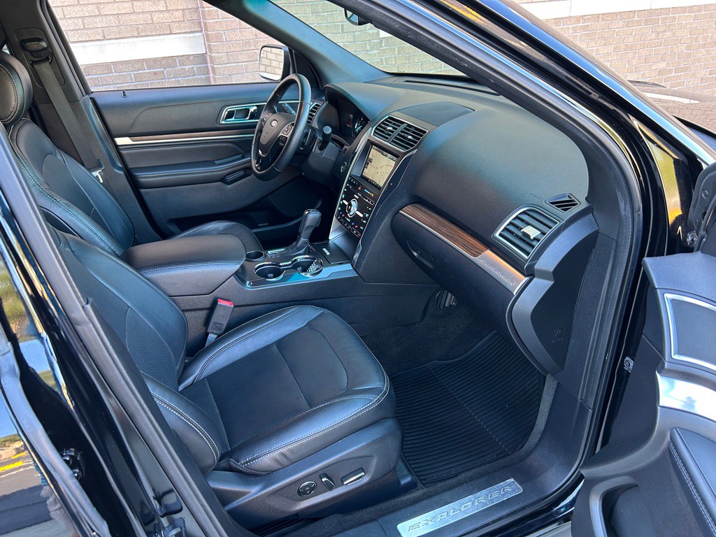 2016 Ford Explorer Image 22