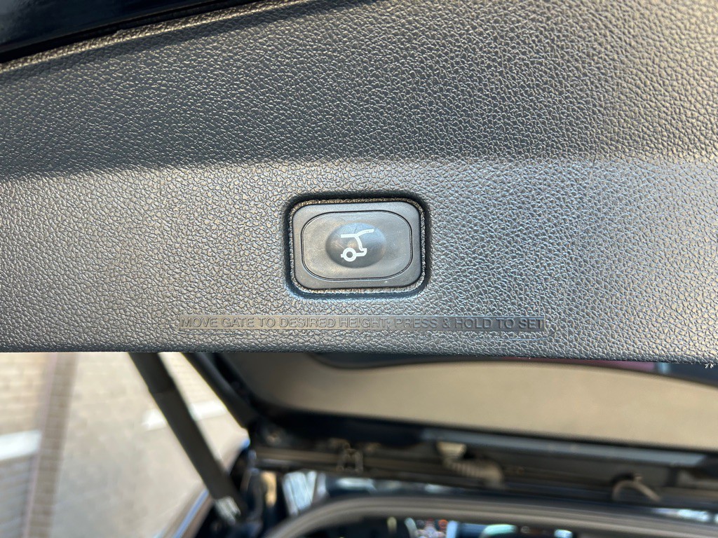 2016 Ford Explorer Image 23