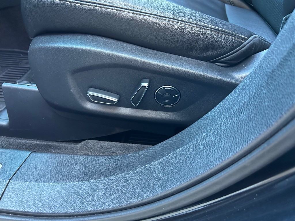 2016 Ford Explorer Image 35