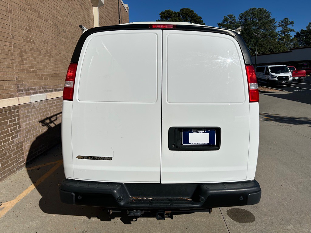 2022 Chevrolet Express Image 4