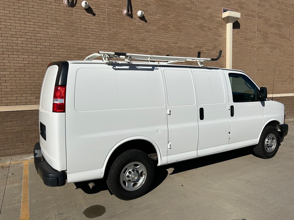 2022 Chevrolet Express Image 9