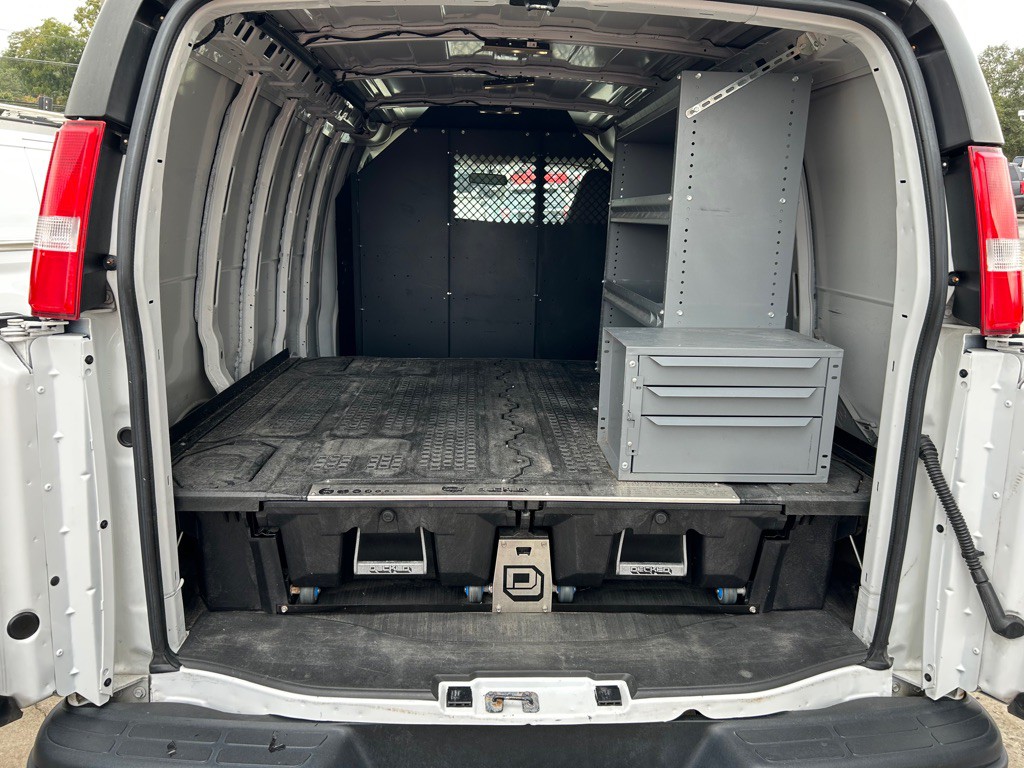 2022 Chevrolet Express Image 10