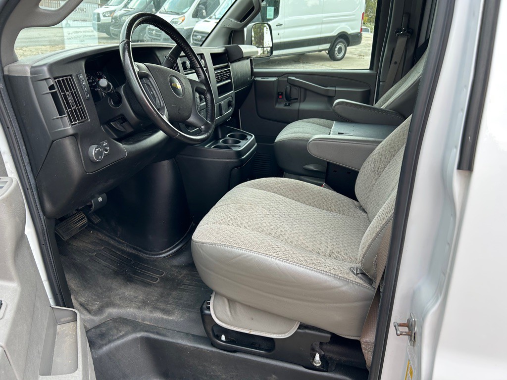 2022 Chevrolet Express Image 12