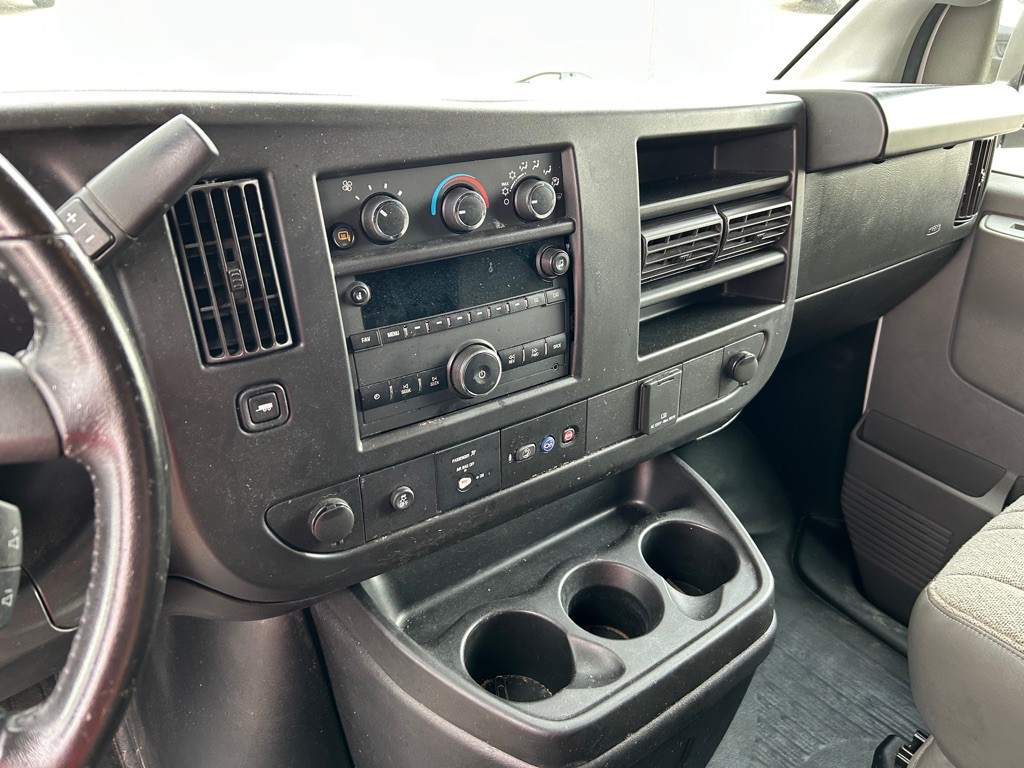 2022 Chevrolet Express Image 17