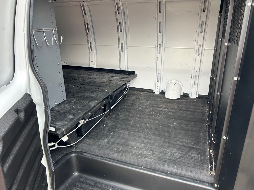 2022 Chevrolet Express Image 20