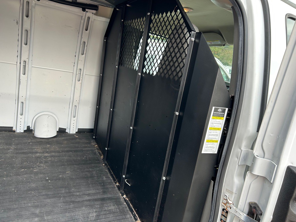 2022 Chevrolet Express Image 21
