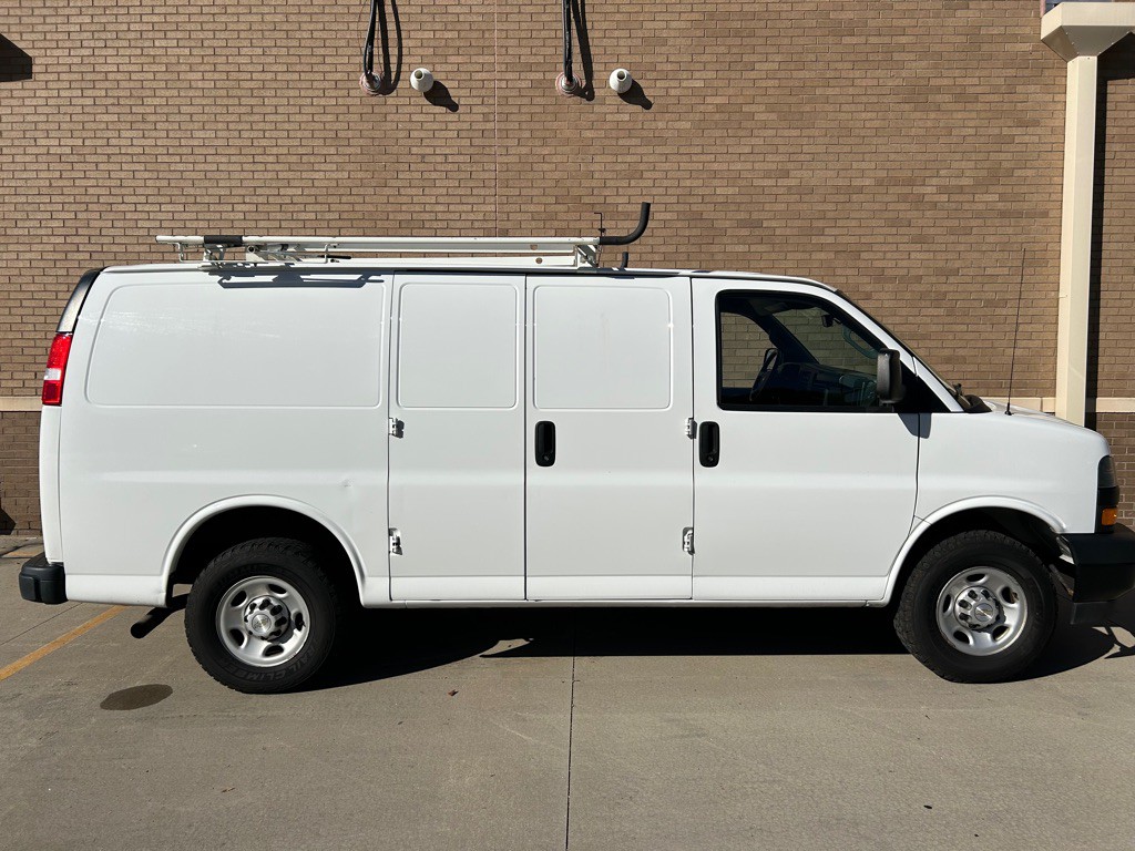 2022 Chevrolet Express Image 3