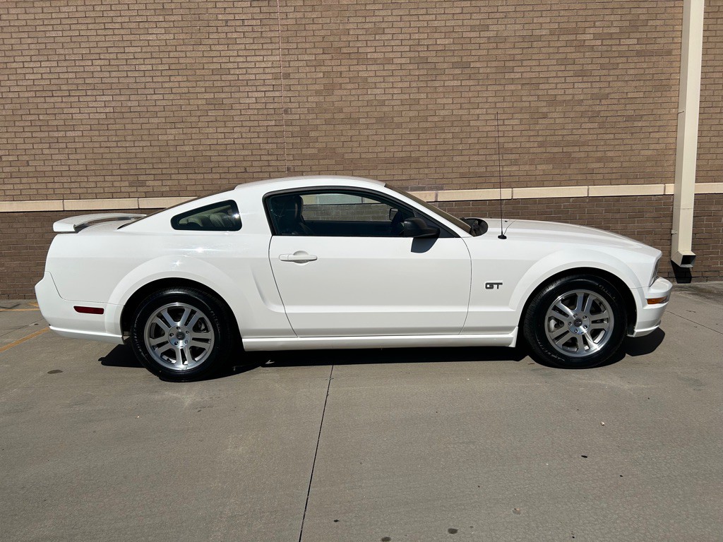 2005 Ford Mustang Image 4