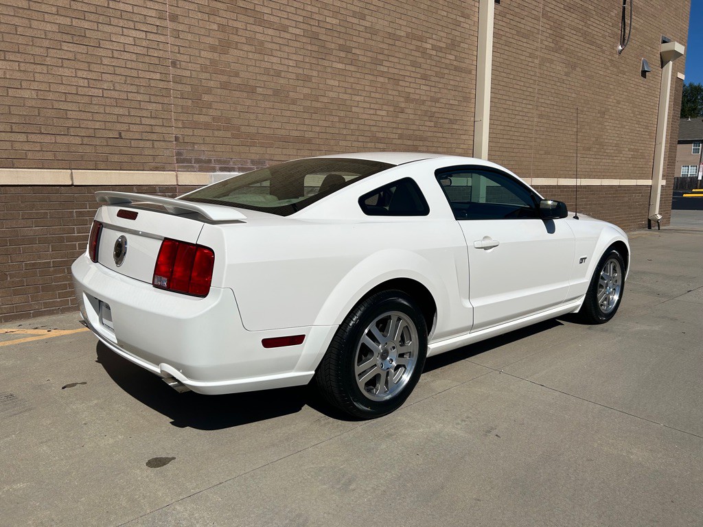 2005 Ford Mustang Image 8