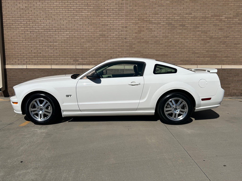 2005 Ford Mustang Image 10