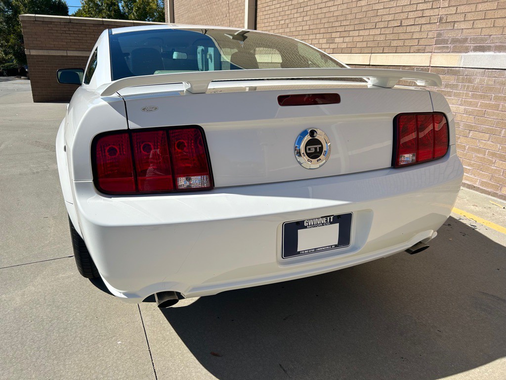 2005 Ford Mustang Image 12