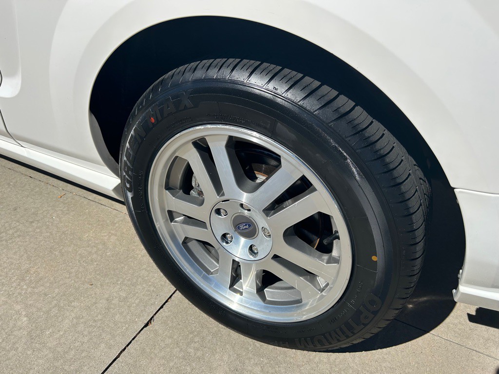 2005 Ford Mustang Image 13