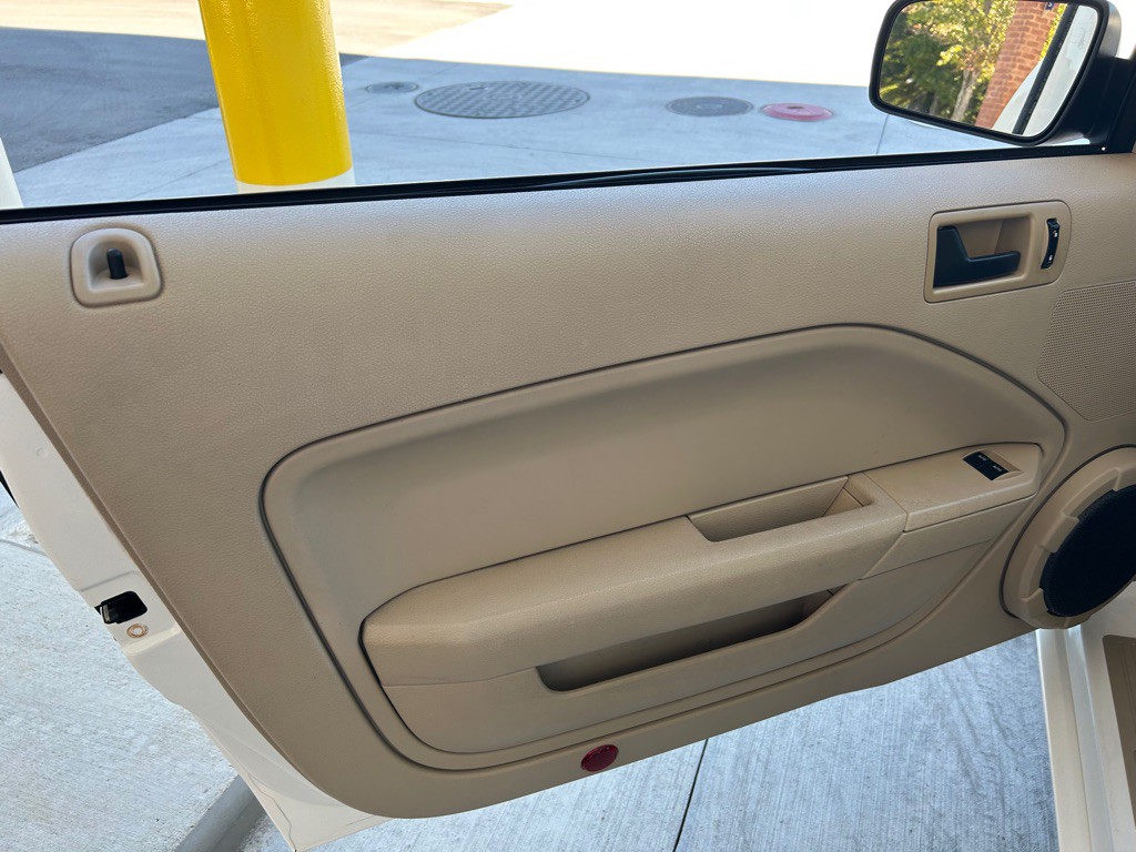 2005 Ford Mustang Image 18