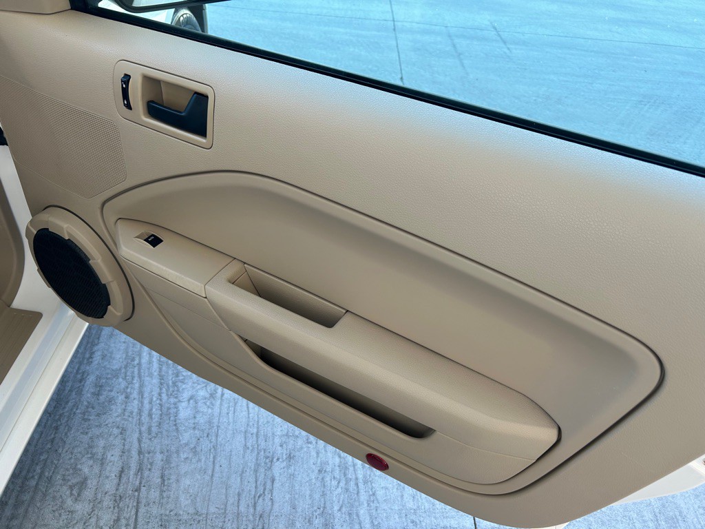2005 Ford Mustang Image 23