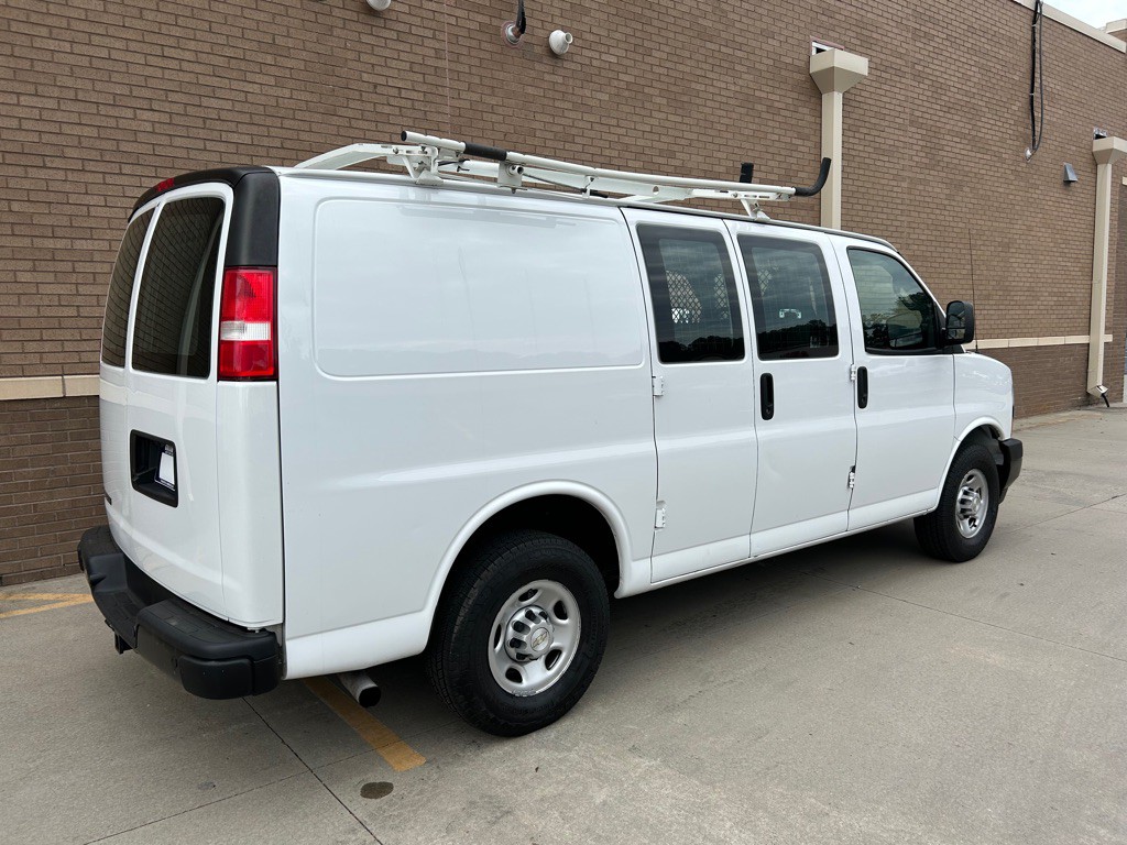 2020 Chevrolet Express Image 4