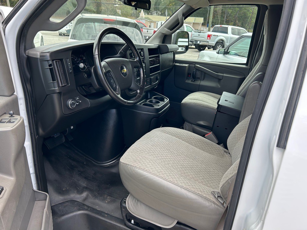 2020 Chevrolet Express Image 12