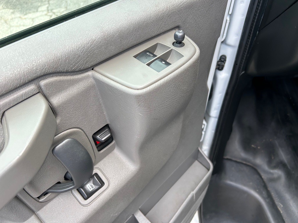 2020 Chevrolet Express Image 16