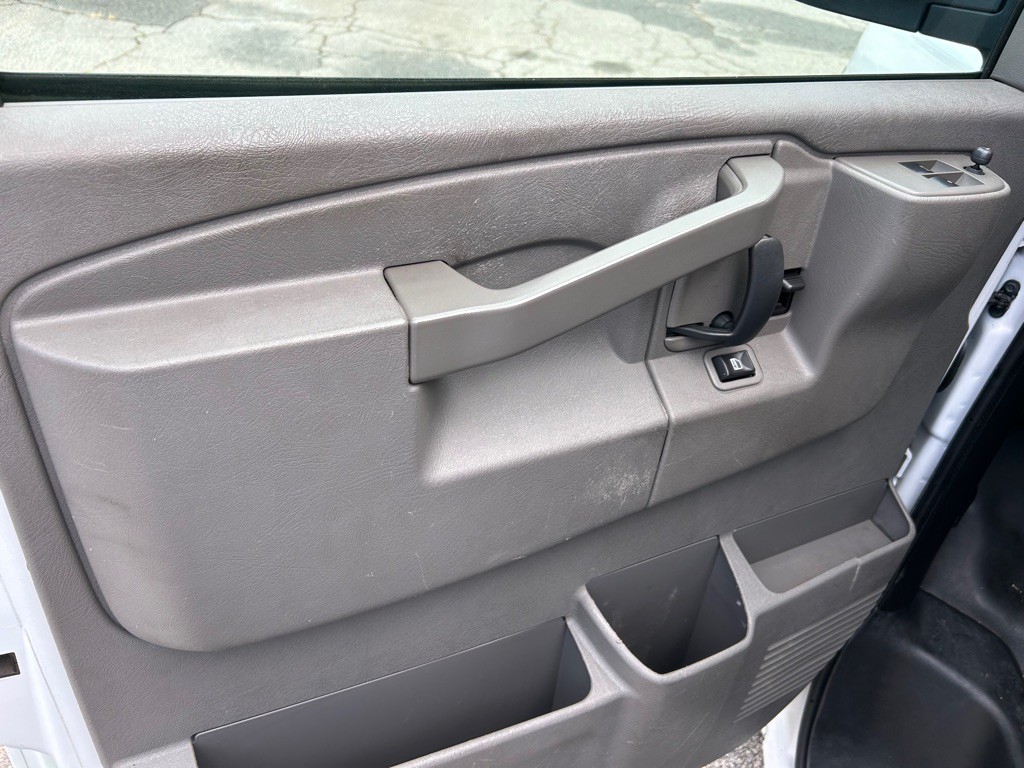 2020 Chevrolet Express Image 17