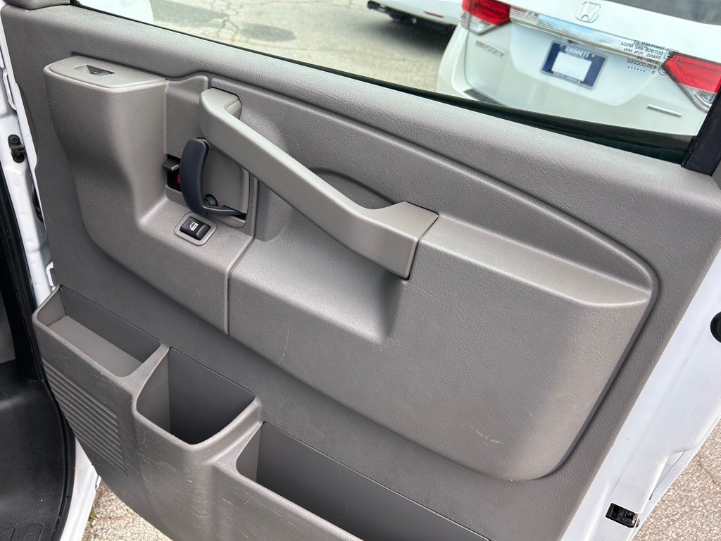 2020 Chevrolet Express Image 18