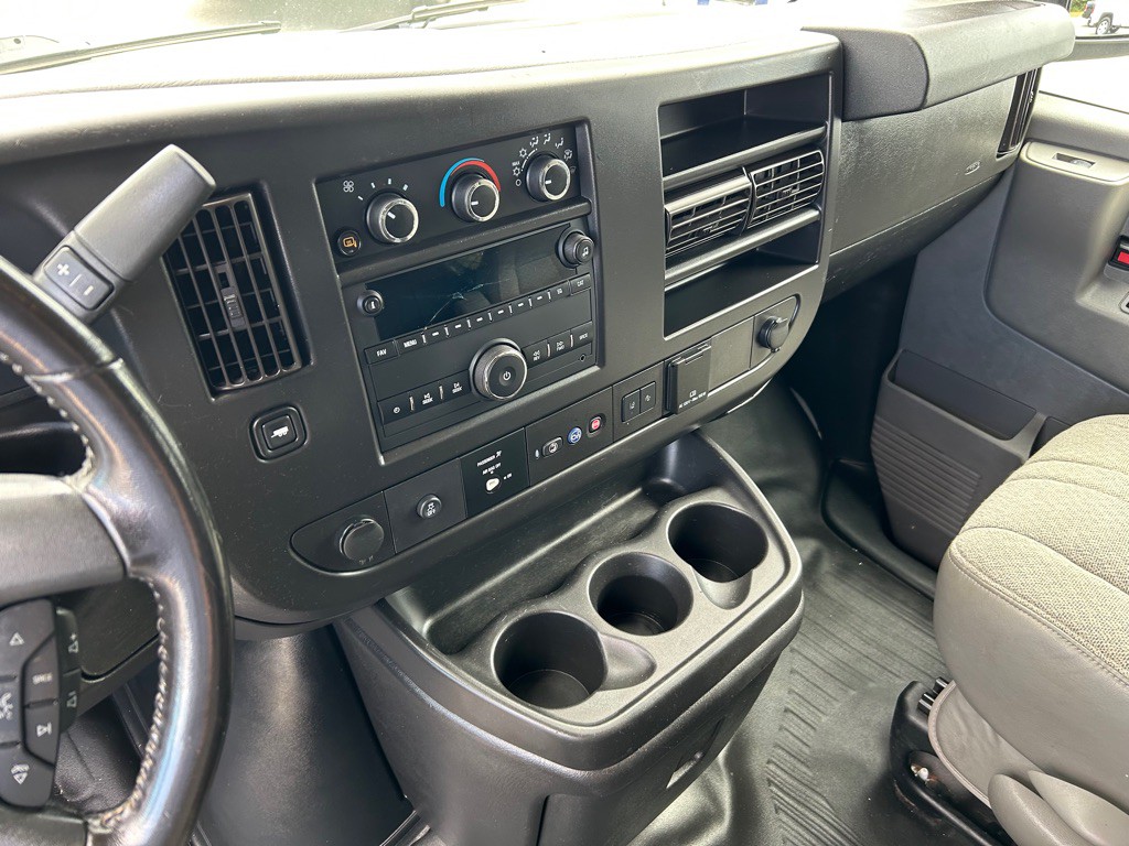 2020 Chevrolet Express Image 20