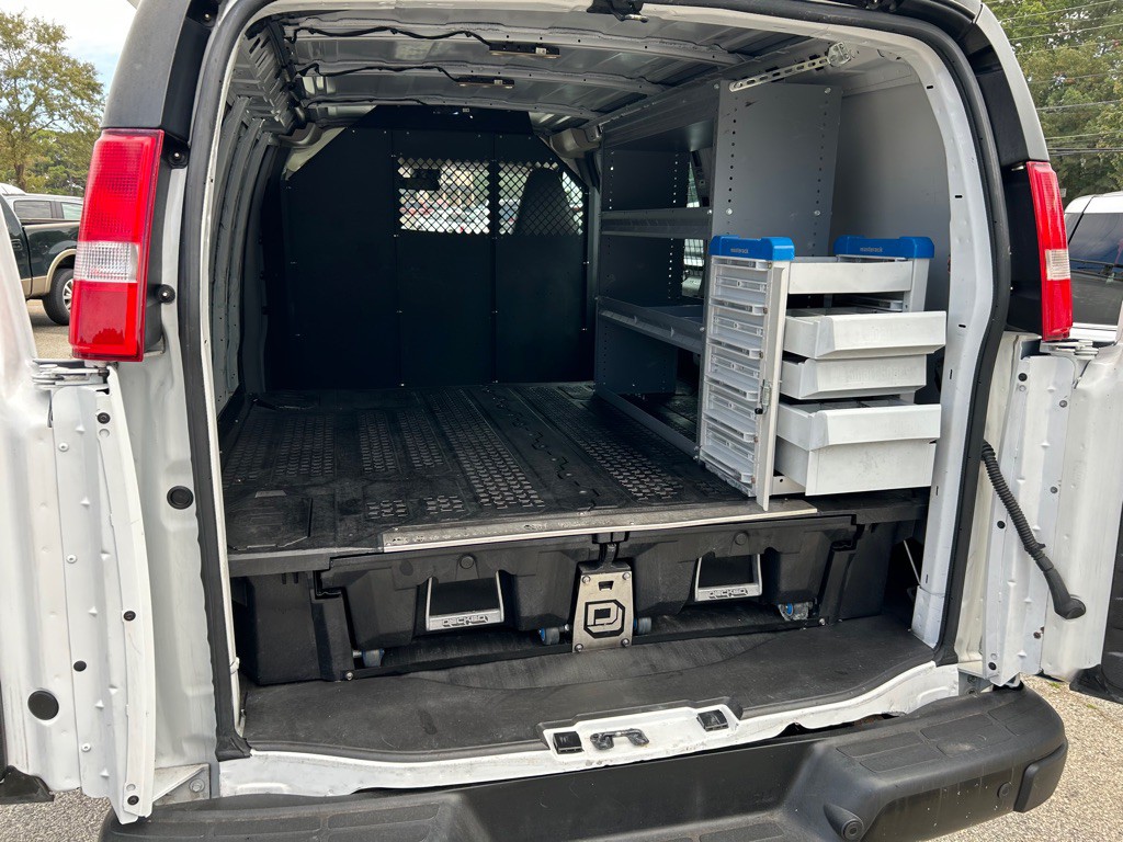 2020 Chevrolet Express Image 21