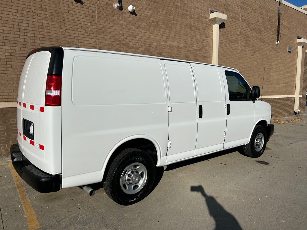 2021 Chevrolet Express Image 4
